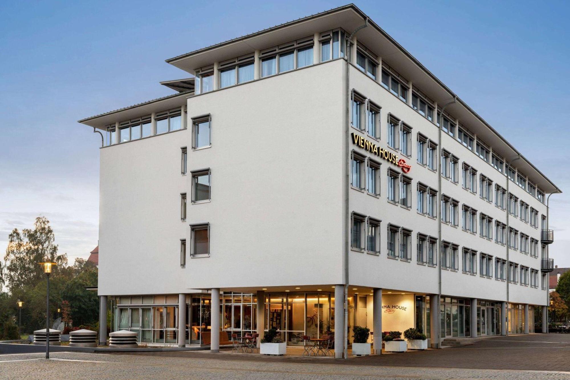 Отель Vienna House Easy By Wyndham Гюнцбург Экстерьер фото